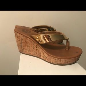 Juicy Couture tan and gold wedges